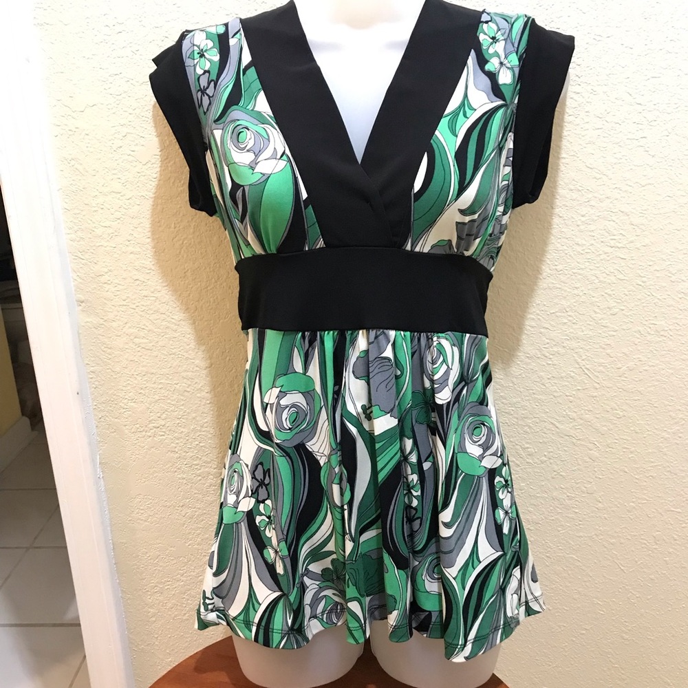 Size M, Speechless top .